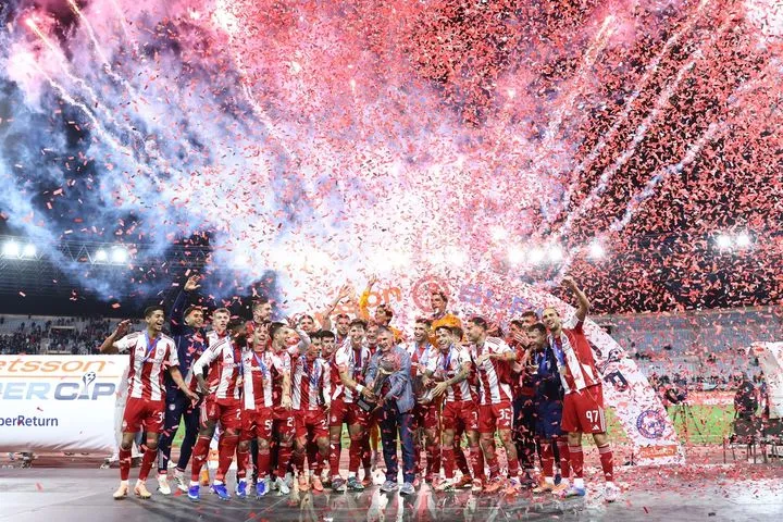 Ολυμπιακός – ΟΦΗ: Ρέτσος και Μεντιλίμπαρ ύψωσαν μαζί το τρόπαιο του Betsson Super Cup στον ουρανό του Ηρακλείου