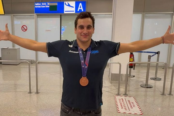 Άνοιξε τα χέρια και… δεν τον χώραγε η κάμερα του SPORT24: Το απίθανο εύρος του Αργυρόπουλου