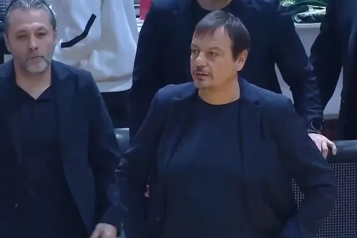 Η αντίδραση του Αταμάν στο πρώτο προσπέρασμα του ΠΑΟΚ μετά το τρίποντο του Μπέβερλι