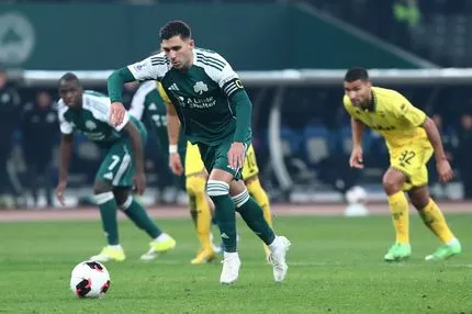 Τεράστιο προβάδισμα πρόκρισης: Ο Μπακασέτας έκανε το 2-0 με πέναλτι που κέρδισε ο Σβιντέρσκι σε μαρκάρισμα του Ρόουζ