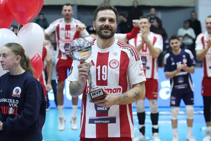 Ο Αργεντινός πασαδόρος του Ολυμπιακού, Καβάνα, αναδείχθηκε MVP στον τελικό του Super Cup βόλεϊ ανδρών