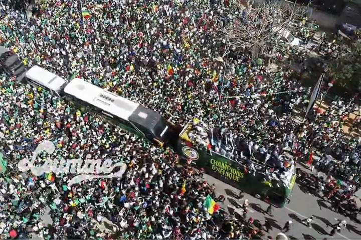 Κόπα Άφρικα: Παράνοια στο Ντακάρ από χιλιάδες Σενεγαλέζους στην υποδοχή των πρωταθλητών Αφρικής