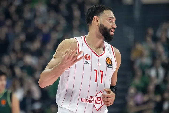 Νέο σοκ στην Χάποελ Τελ Αβίβ: Ο Τάιλερ Ένις υπέστη ρήξη αχίλλειου τένοντα μετά από μόλις 43 δευτερόλεπτα