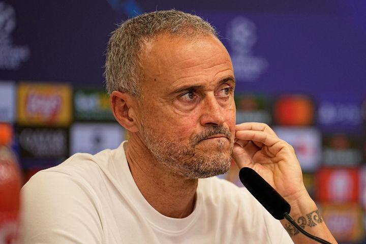 Η Παρί Σεν Ζερμέν διέψευσε ότι ο Ενρίκε είπε “όχι” σε νέο συμβόλαιο γιατί θέλει να φύγει