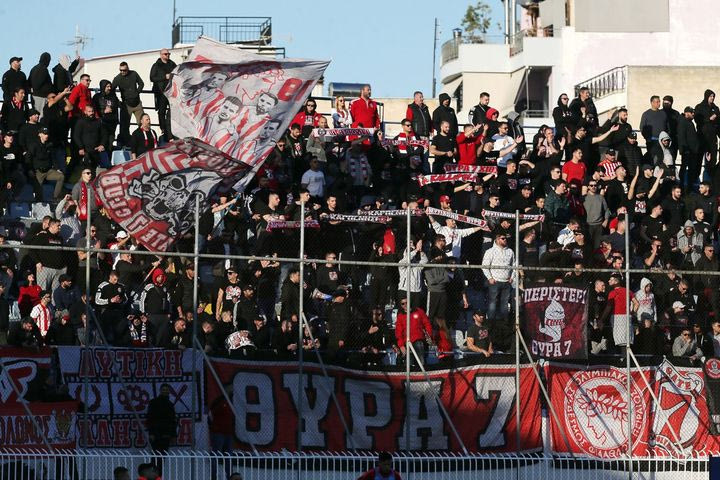Δυναμικό “παρών” από τους φίλους του Ολυμπιακού στο Περιστέρι για το ματς με τον Ατρόμητο