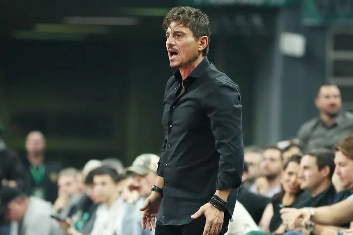 Γιαννακόπουλος σε παίκτες και Αταμάν: “Δεν κοιμήθηκα, είδα τρεις φορές το ματς και την 4η σταμάτησα για να έρθω να σας μιλήσω”