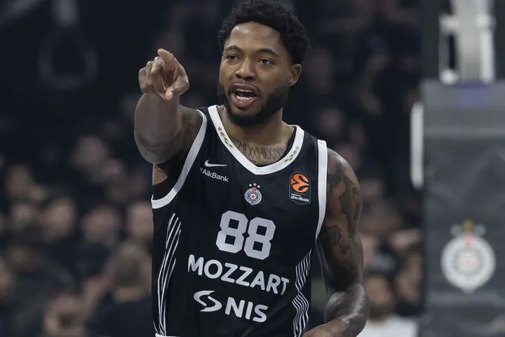 Η Μακάμπι αποφασισμένη για "βόμβα" με Ταϊρίκ Τζόουνς, γράφουν στο Ισραήλ