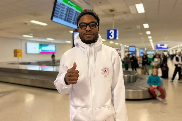 Ολυμπιακός: Με το επετειακό φούτερ των 100 χρόνων η πρώτη φωτογραφία του Ταϊρίκ Τζόουνς