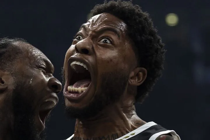 Ολυμπιακός: Τίναξαν την μπάνκα οι Αγγελόπουλοι και έντυσαν τον Ταϊρίκ Τζόουνς στα ερυθρόλευκα – Το ποσό που έδωσαν στην Παρτίζαν και οι όροι του συμβολαίου