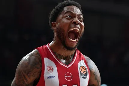 Τα τρία παιχνίδια που χάνει ο Τζόουνς για τη χειρονομία του στο ντέρμπι με τον Παναθηναϊκό