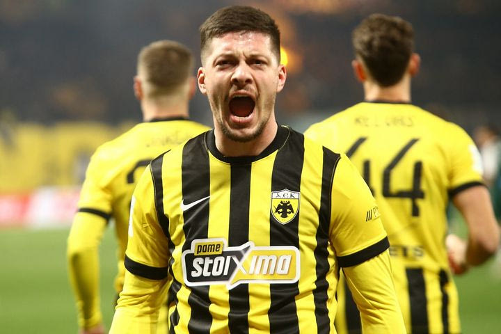 ΑΕΚ: Ο Γιόβιτς βραβεύτηκε για την προσφορά του στην εθνική Σερβίας