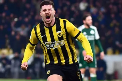 Πρώτο θέμα στη Marca τα κατορθώματα του Γιόβιτς: “Είναι θεός στον Όλυμπο”