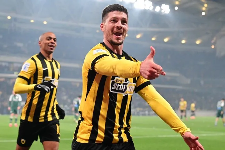 Ο Γιόβιτς πέτυχε χατ-τρικ και το πανηγύρισε όπως στη Λεωφόρο