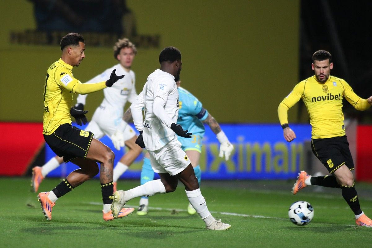 Ο Λιούμπιτσιτς εκμεταλλεύτηκε το επιπόλαιο λάθος του Τεχέρο και έδωσε έτοιμο γκολ στον Κοϊτά για το 1-0 της ΑΕΚ