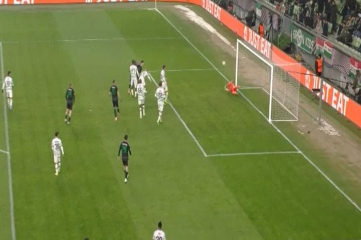 Υπέροχη σέντρα του Καλάμπρια, ο Γκροφ έπιασε την κεφαλιά του Κυριακόπουλου