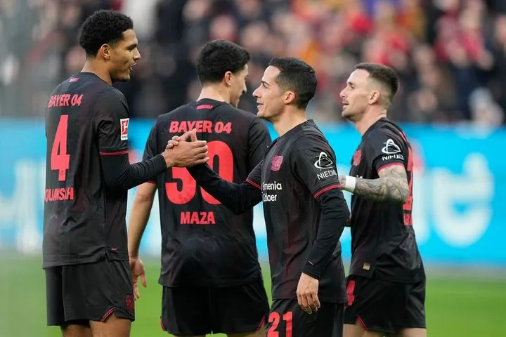 Bundesliga: Η Λεβερκούζεν έφυγε με το διπλό από τη Φρανκφούρτη, η Ζανκτ Πάουλι του Σάλιακα ηττήθηκε από την Άουγκσμπουργκ