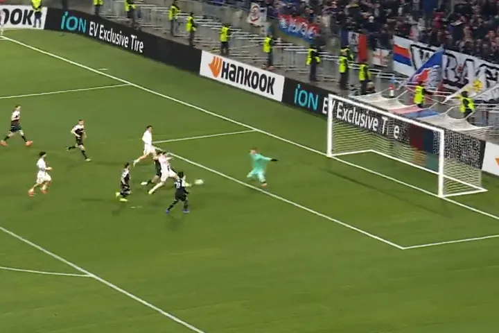 Η Λιόν έκρυψε την μπάλα και ο Κάραμπεκ έδωσε εκ νέου προβάδισμα στη Λιόν με 3-2