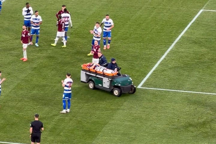 Κύπελλο Αγγλίας: Τρομακτικός τραυματισμός για τον Μαυροπάνο, έφυγε με φορείο από τον αγωνιστικό χώρο