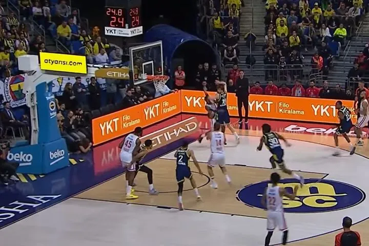 Μόρις και Βεζένκοβ “έκρυψαν” την μπάλα κόντρα στη Φενέρμπαχτσε