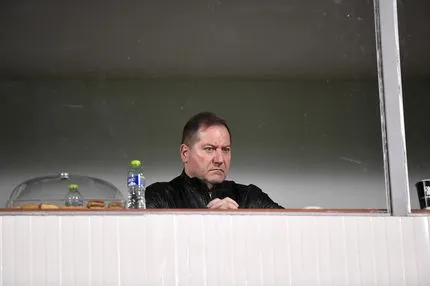 Νταβέλης κατά των παικτών: “Αρκετά με το σκωτσέζικο ντους όσων δεν σέβονται την ομάδα, θα τους συνετίσουμε”