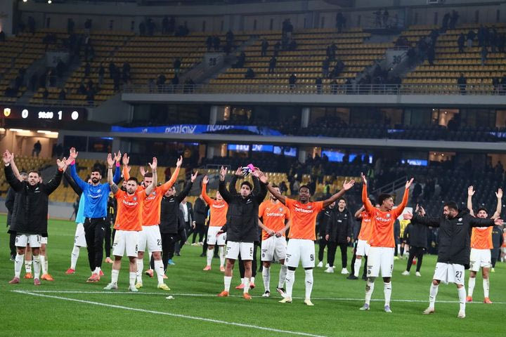 ΟΦΗ: Οι παίκτες των Κρητικών πανηγυρίσαν με τους οπαδούς τους την τεράστια πρόκριση στην OPAP Arena