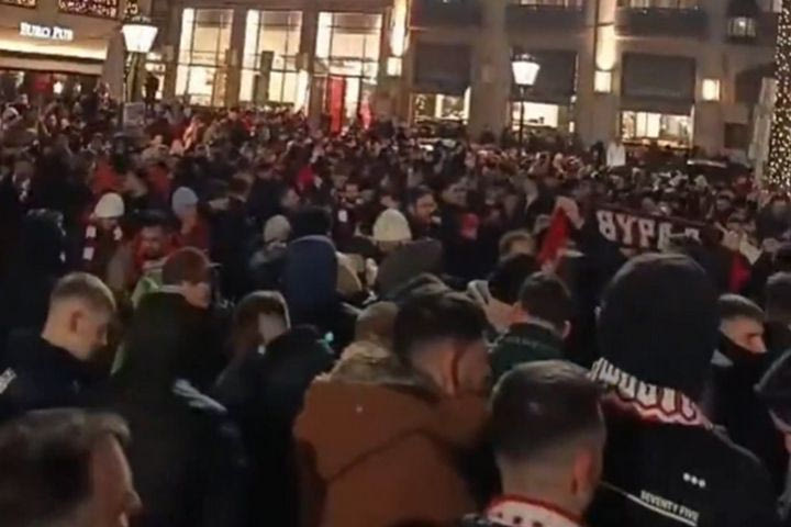 Άγιαξ – Ολυμπιακός: Φλέγεται το Αμστερνταμ, χαμός από τους φίλους των ερυθρόλευκων