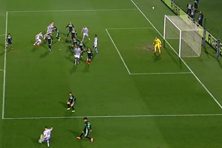 Ο Οζντόεφ σκόραρε με κεφαλιά από εκπληκτική κομπίνα και σέντρα του Ζίβκοβιτς, όμως το τέρμα ακυρώθηκε για οφσάιντ