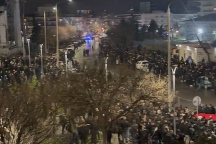 Οπαδοί ΠΑΟΚ, Τροχαίο Ρουμανία: Εκατοντάδες φίλοι του Δικεφάλου συγκεντρώθηκαν έξω από την Τούμπα