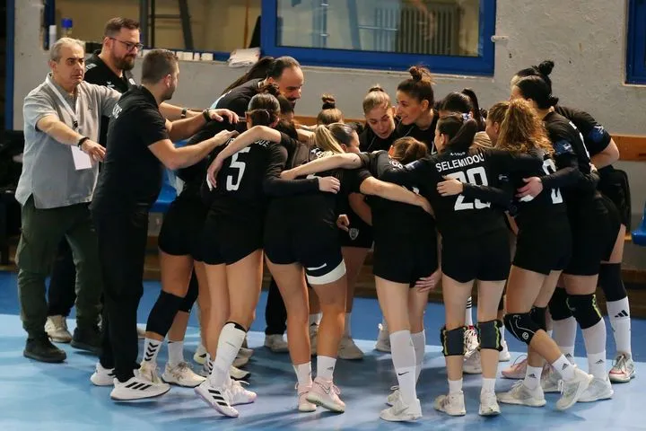 ΑΣ ΠΑΟΚ: Αιτήθηκε την αναβολή όλων των εγχώριων και ευρωπαϊκών αγώνων των τμημάτων του μέχρι την Κυριακή, ως φόρο τιμή στους επτά νεκρούς οπαδούς του