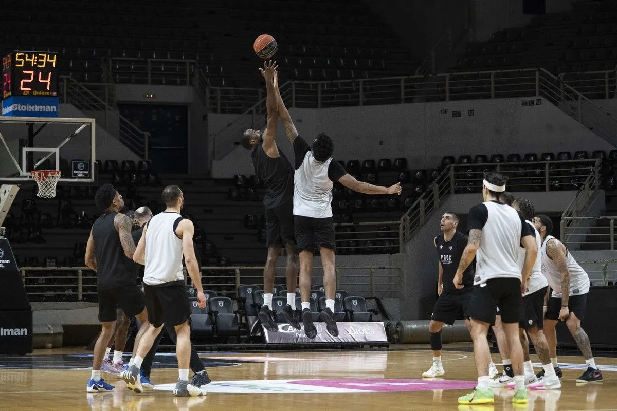 Πρωτοχρονιάτικη προπόνηση ο ΠΑΟΚ, πρώτη για τον Χουγκάζ με τα ασπρόμαυρα