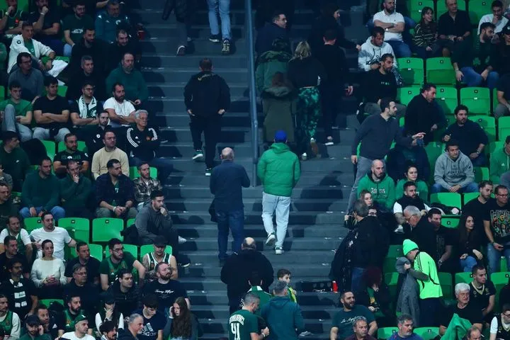 Χλιαρές αποδοκιμασίες στο Telekom Center Athens και μετά χειροκρότημα έπειτα από τη 2η σερί εντός έδρας ήττα του Παναθηναϊκού