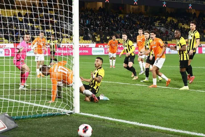 Εκατοστά μακριά από το 1-0 η ΑΕΚ: Το σουτ του Ελίασον και η προβολή του Πινέδα στις καθυστερήσεις του πρώτου μέρους