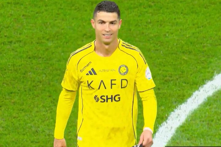 Ρονάλντο: Το ειρωνικό χαμόγελο του Πορτογάλου όταν ο Ζεσούς τον έκανε αλλαγή με την Αλ Νασρ να βρίσκεται πίσω στο σκορ