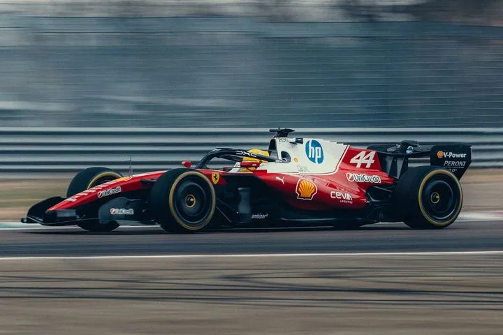 Πέμπτη ημέρα στη Βαρκελώνη: Αυλαία με ταχύτερο χρόνο του Χάμιλτον με τη Ferrari SF-26