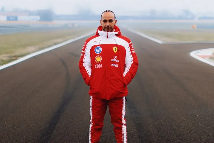 Χάμιλτον: "Είμαι ενθουσιασμένος και είναι εντάξει να το πω -Η ομάδα δείχνει ανανεωμένη"