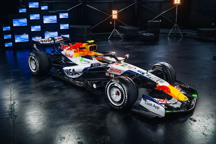 Λευκά χρώματα με το μπλε της Ford για τη Racing Bulls το 2026