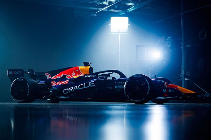 H Red Bull αποκάλυψε την πραγματική RB22 ενόψει των δοκιμών της Βαρκελώνης