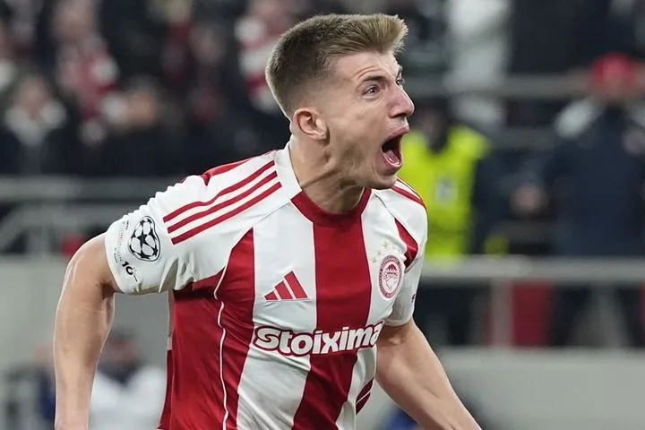 Οι γκολάρες των Κοστίνια – Ταρέμι, το τείχος που ύψωσε ο Τζολάκης και τα highlights από τη νίκη του Ολυμπιακού επί της Λεβερκούζεν