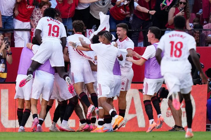 Έλτσε – Σεβίλλη 2-2: Ο Άνταμς έδωσε το φιλί της ζωής στη Σεβίλλη στην επιστροφή του και έβαλε τέλος στον κατήφορο