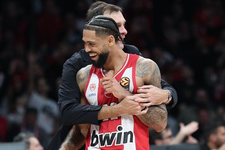 Ολυμπιακός: Το τέλος του έρωτα και η ατέλειωτη αγάπη του Μπαρτζώκα