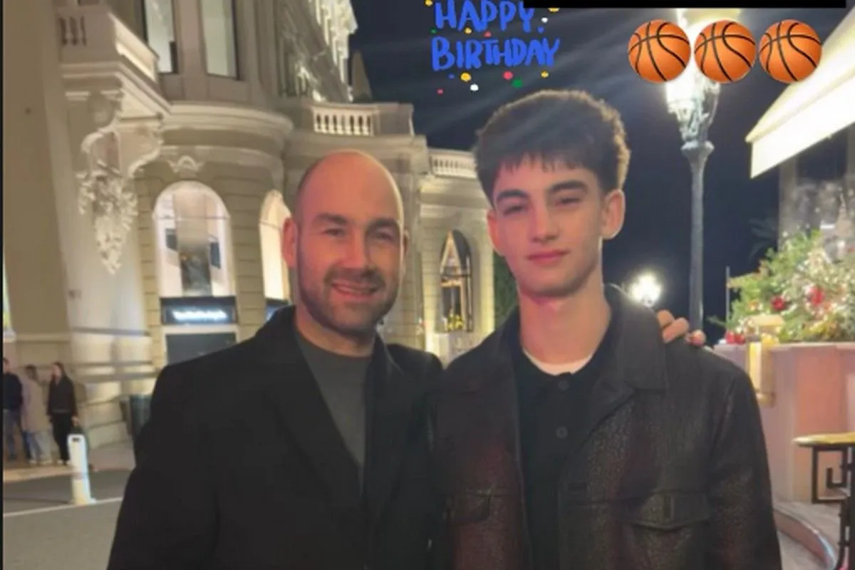 Ο γιος του Βασίλη Σπανούλη έχει φτάσει το 1.95μ και ο πατέρας του τον καμαρώνει