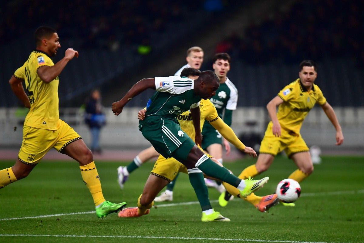 Η ευκαιρία του Τεττέη στο 5′, ο Άλβαρο του έβαλε την κόντρα και παραχώρησε κόρνερ