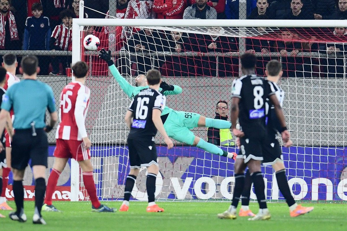 Φοβερή απόκρουση του Τσιφτσή στη βολίδα του Μουζακίτη