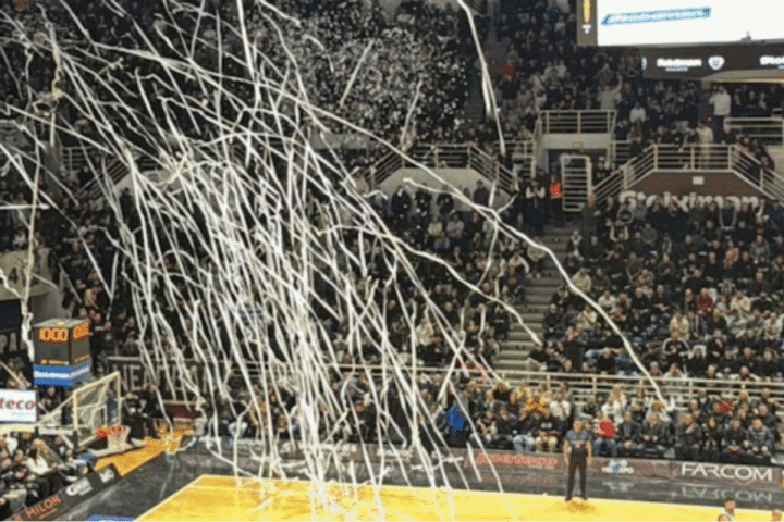 ΠΑΟΚ – Παναθηναϊκός AKTOR: Εντυπωσιακή ατμόσφαιρα στην Πυλαία πριν το τζάμπολ της αναμέτρησης