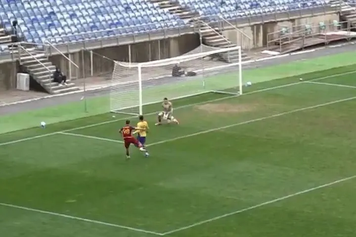 Τελείωμα σέντερ φορ από τον Κατράνη: Ο 27χρονος Έλληνας μπακ χάρισε τη νίκη στην ομάδα του με εξαιρετικό σουτ