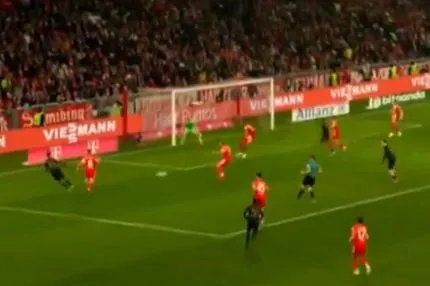 Μαγικός Γιαννούλης: Υπέροχη ασίστ του Έλληνα μπακ για την ανατροπή της Άουγκσμπουργκ κόντρα στην Μπάγερν