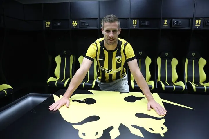 Βάργκα: “Ευχαριστώ τον πρόεδρο και τους ανθρώπους της ΑΕΚ, να πετύχω πολλά γκολ και να πανηγυρίσουμε τίτλους”