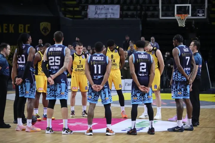 Σιγή ενός λεπτού πριν το ΑΕΚ – Κολοσσός στη μνήμη των επτά φίλων του ΠΑΟΚ που έχασαν τη ζωή τους στη Ρουμανία