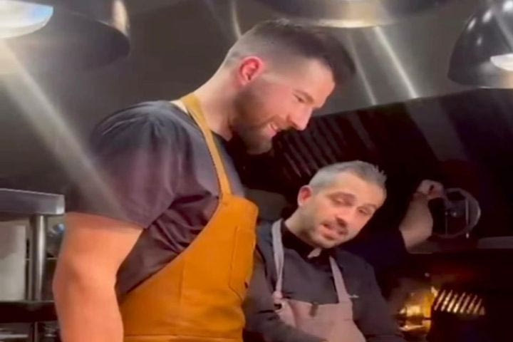 Ο Πίτερς σε ρόλο sous chef: Από το παρκέ του Ολυμπιακού στην κουζίνα του “TwentyFive”