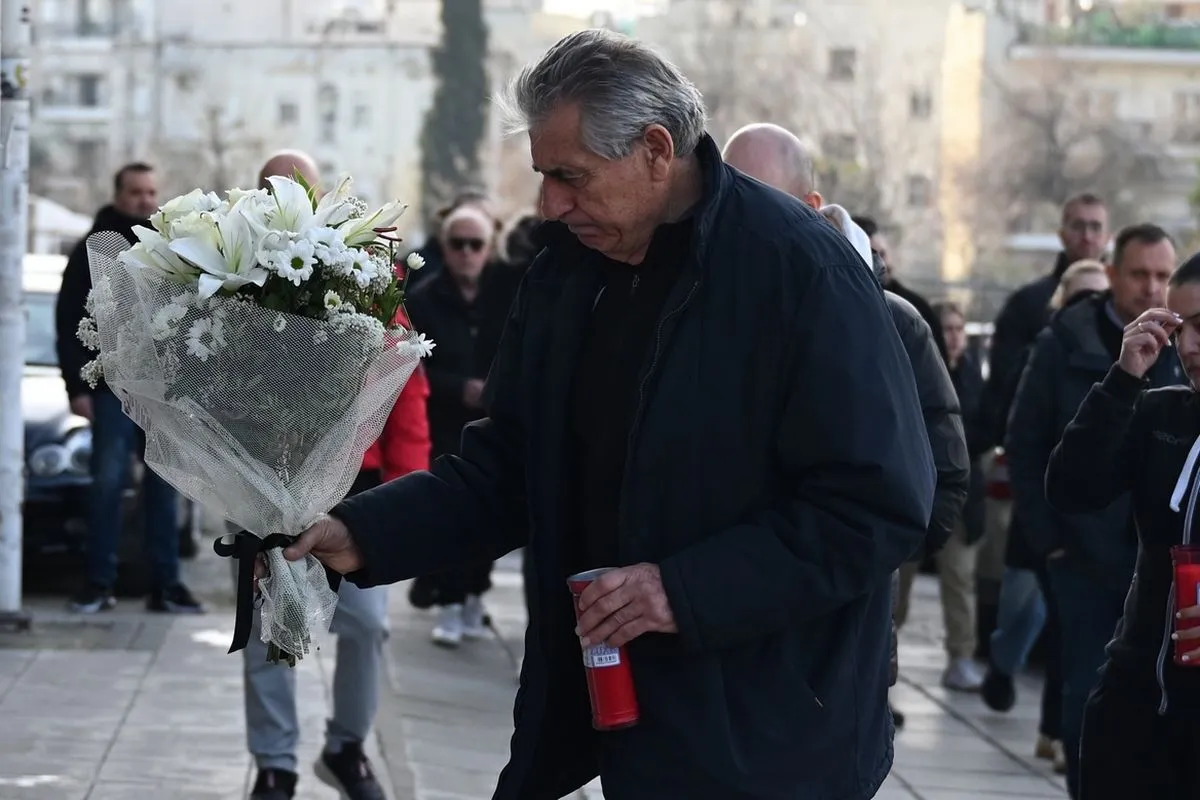 Ο Άγγελος Αναστασιάδης έξω από την Τούμπα